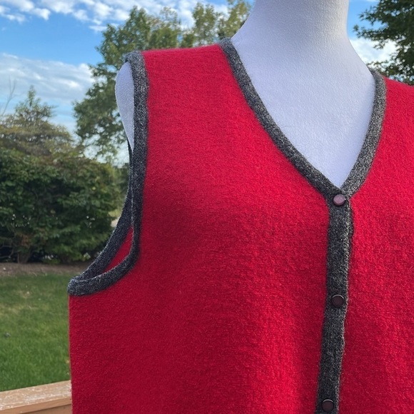 Women’s Mohair Wool Sleeveless Vest XL Like New! Embroidery Flowers - Picture 2 of 13